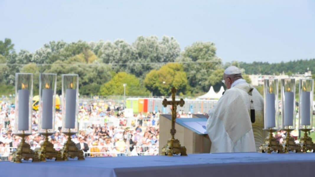 Francisco: «Cuando la Iglesia se detiene, se enferma»