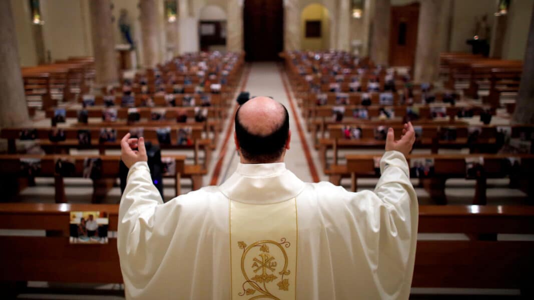 El cardenal Sarah, sobre el papel de la Iglesia en la pandemia: «Deberemos dar cuenta ante el Juez Supremo»