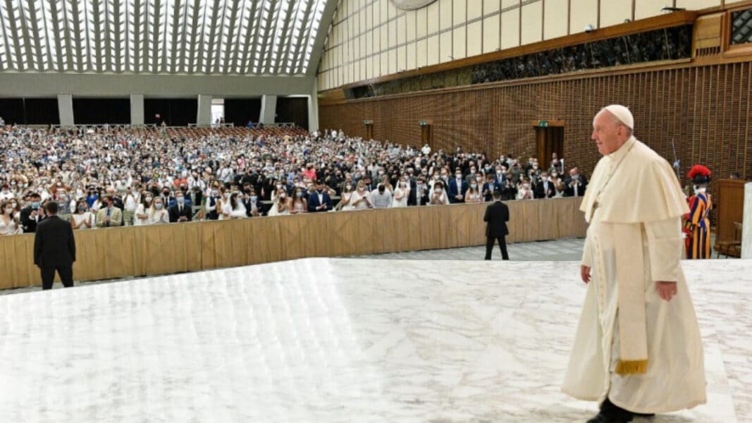 Francisco: «Hemos sido salvados por pura gracia, no por nuestros méritos»