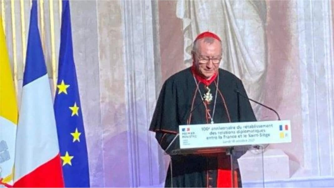 Francia condecora a Parolin con la Cruz de Comendador de la Legión de Honor