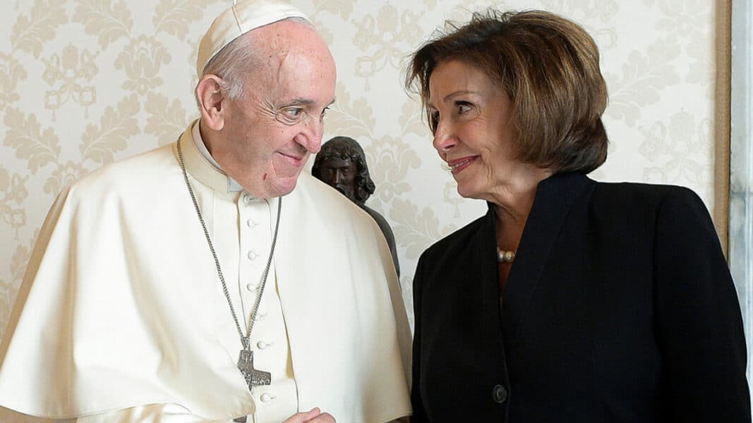 Nancy Pelosi critica al Papa Francisco por el pacto del Vaticano con China y reconoce haber comulgado pese a la prohibición de Cordileone