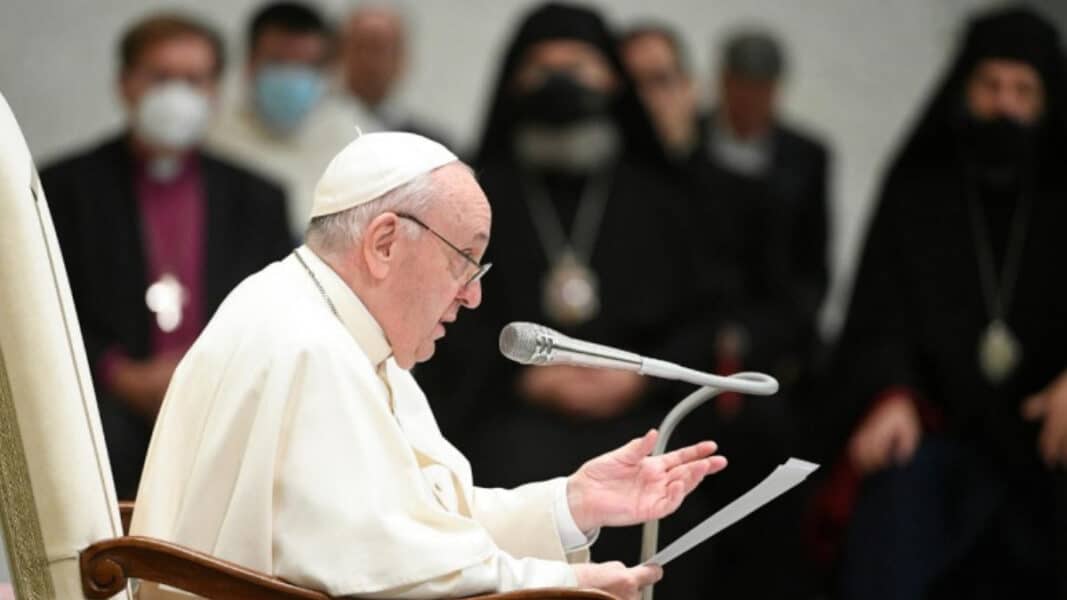 Francisco: No se puede vivir de subsidios