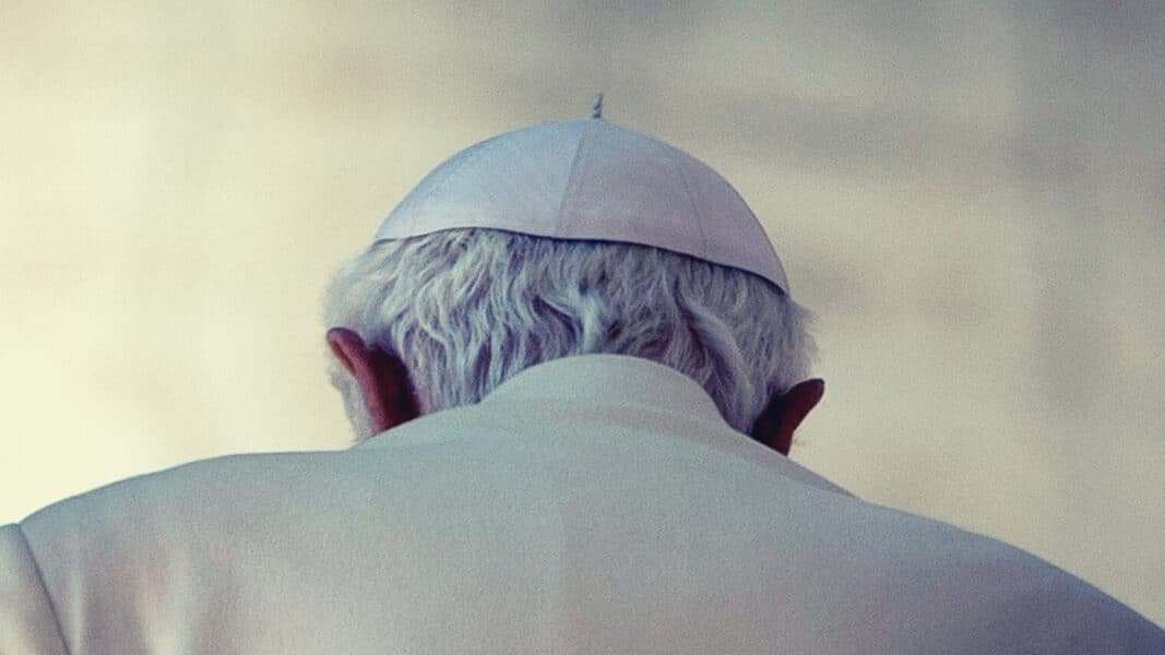 El obispo italiano que denunció una trama contra Benedicto dentro de la Iglesia