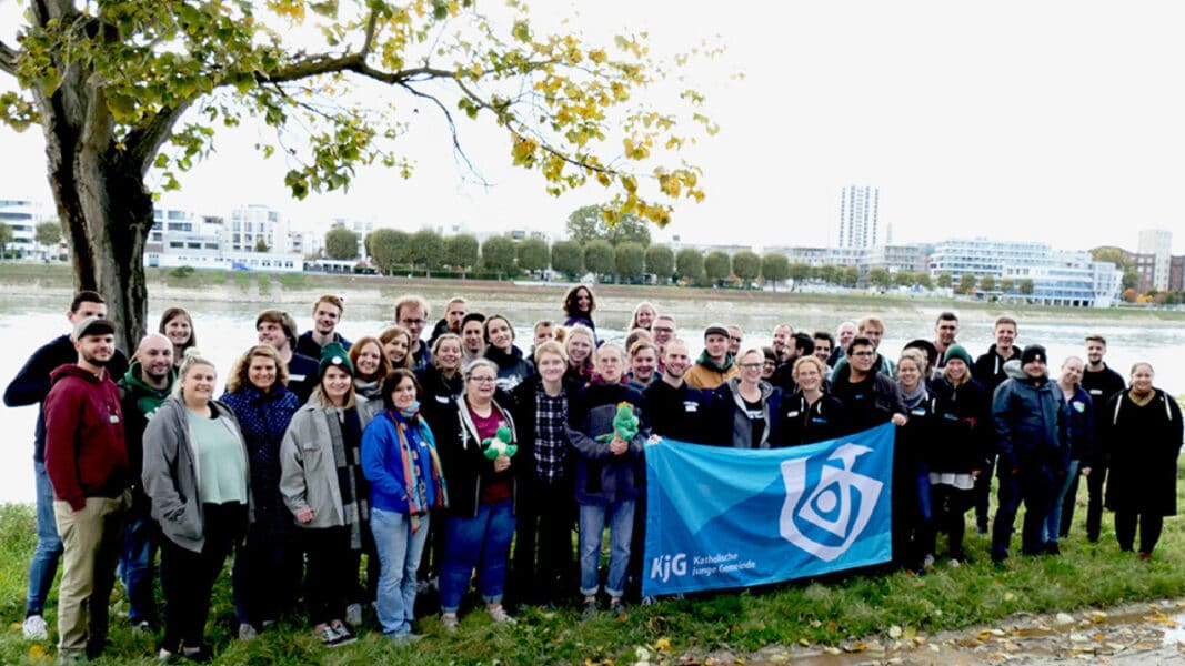 Jóvenes católicos alemanes aplican a Dios la Teoría de Género