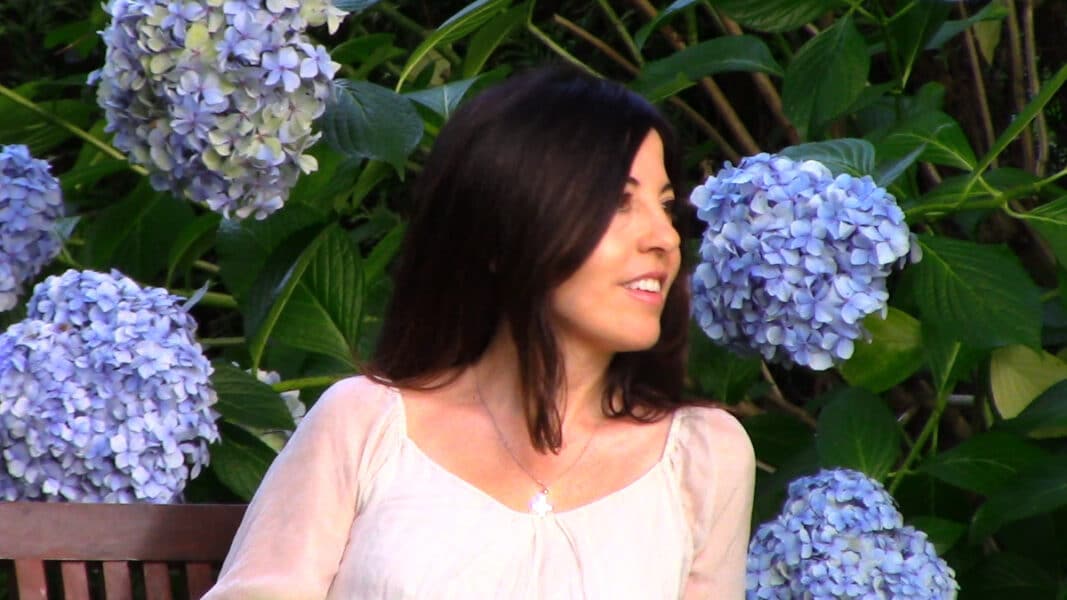 Natalia Sanmartín: «La comunión en la mano es un caballo de Troya en la Iglesia»