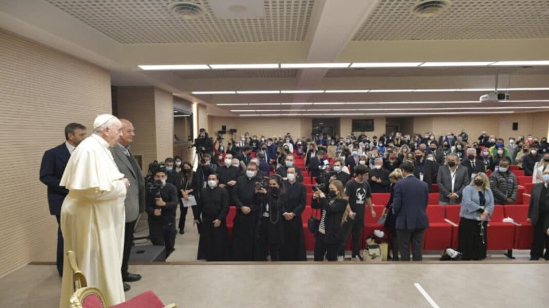 Francisco: “Tenemos que abrir nuestro corazón a la vida de los refugiados”