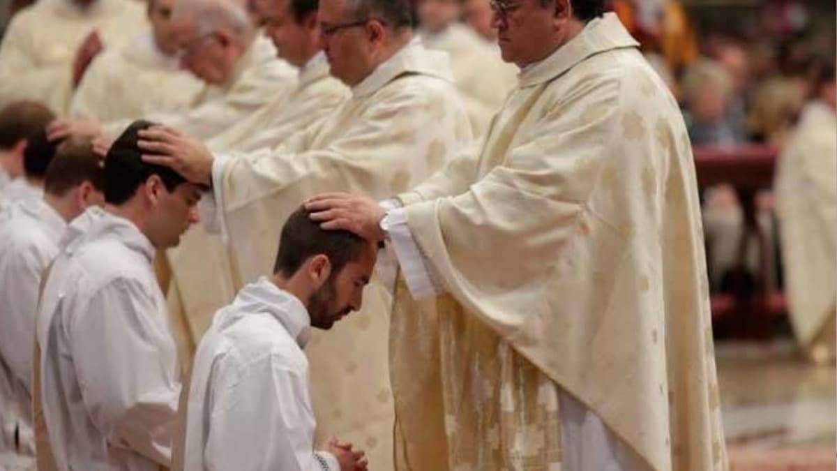 sacerdotes celibato razones