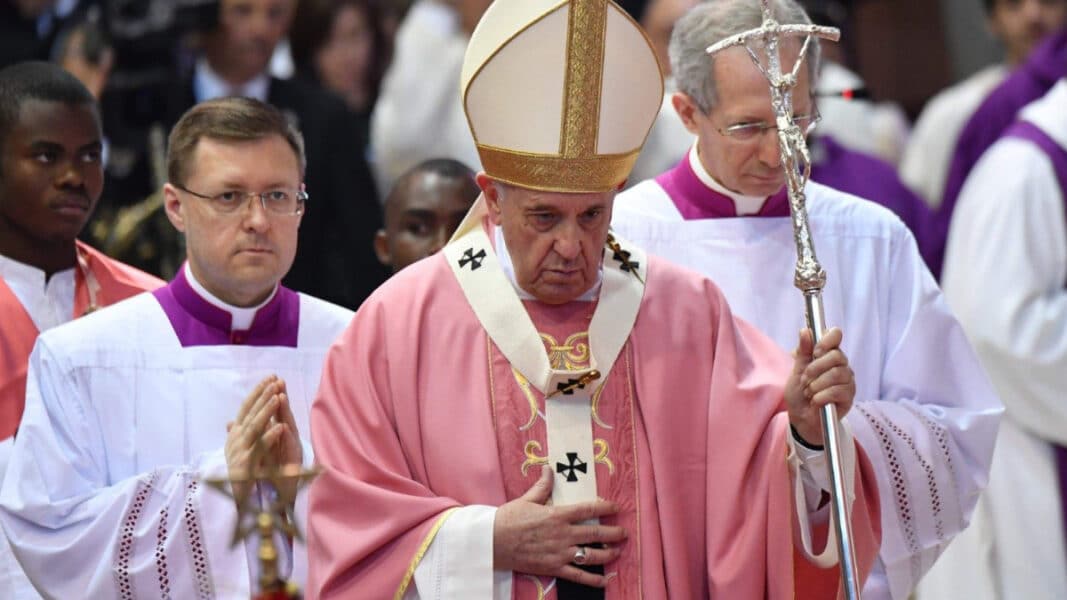 Specola: «Es evidente que el Papa Francisco quiere acabar con la liturgia tradicional»