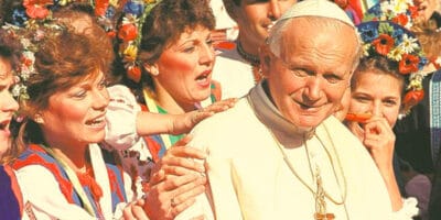 Juan Pablo II Sagrada Familia mujer