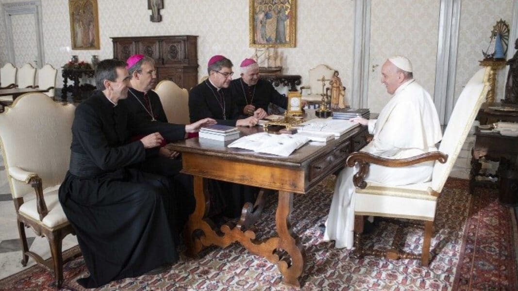 Francisco tomó «con tristeza» la decisión de aceptar la renuncia de Aupetit