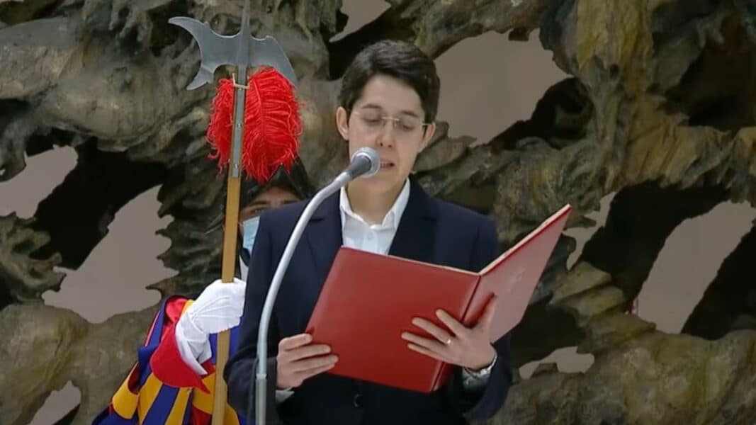 El Vaticano anuncia que los laicos también participarán en las audiencias del Papa