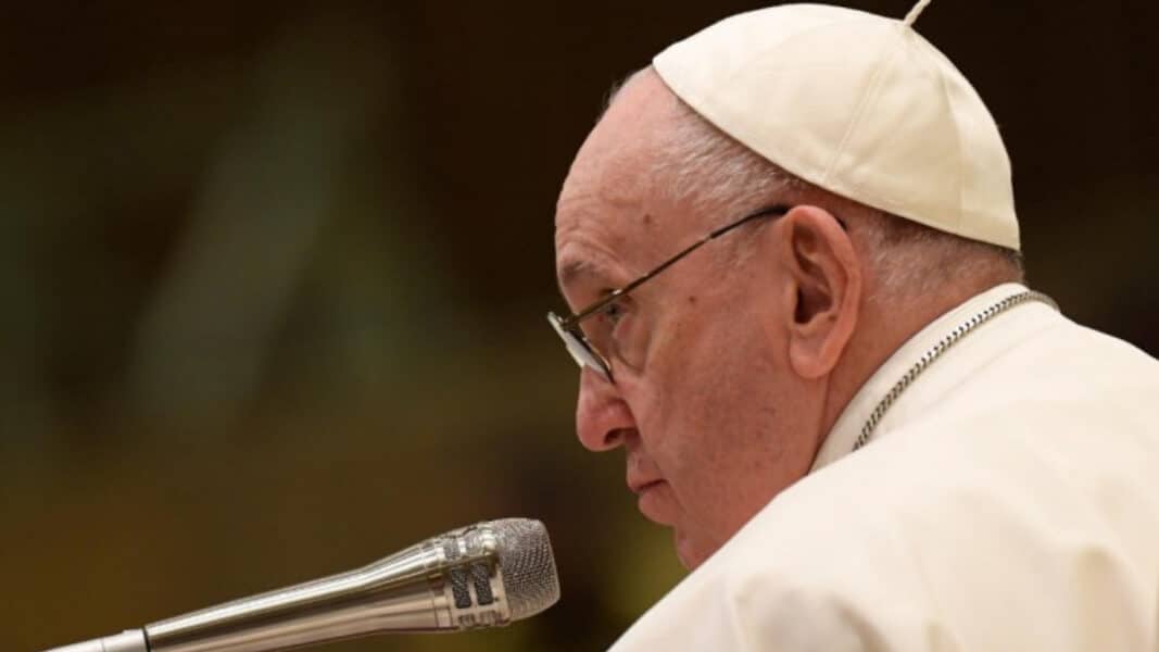 El Papa: «Muchas parejas no tienen hijos porque no quieren, pero tienen dos perros»