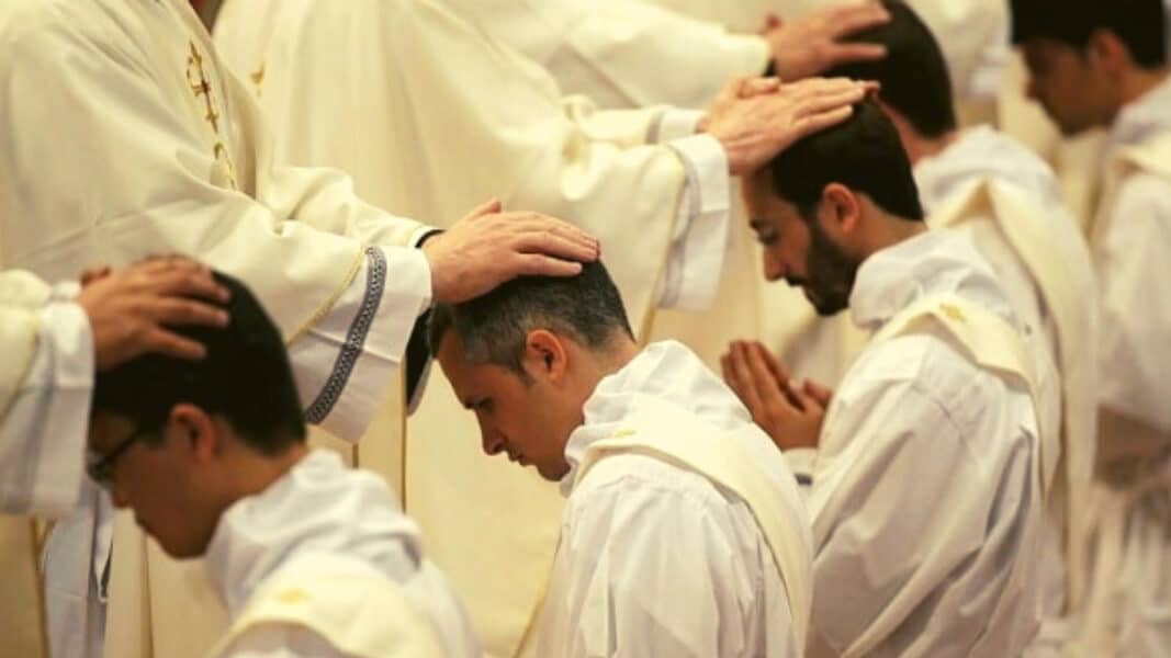 Desciende el número de sacerdotes a nivel mundial