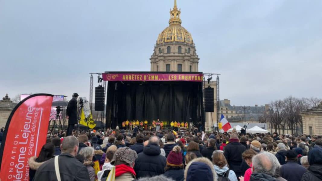 París congrega a 20.000 personas en defensa de la vida