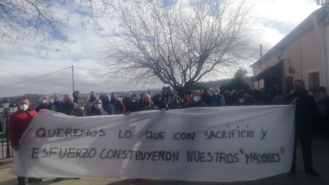 El pueblo de Topares se enfrenta a la diócesis de Almería a causa de unos salones