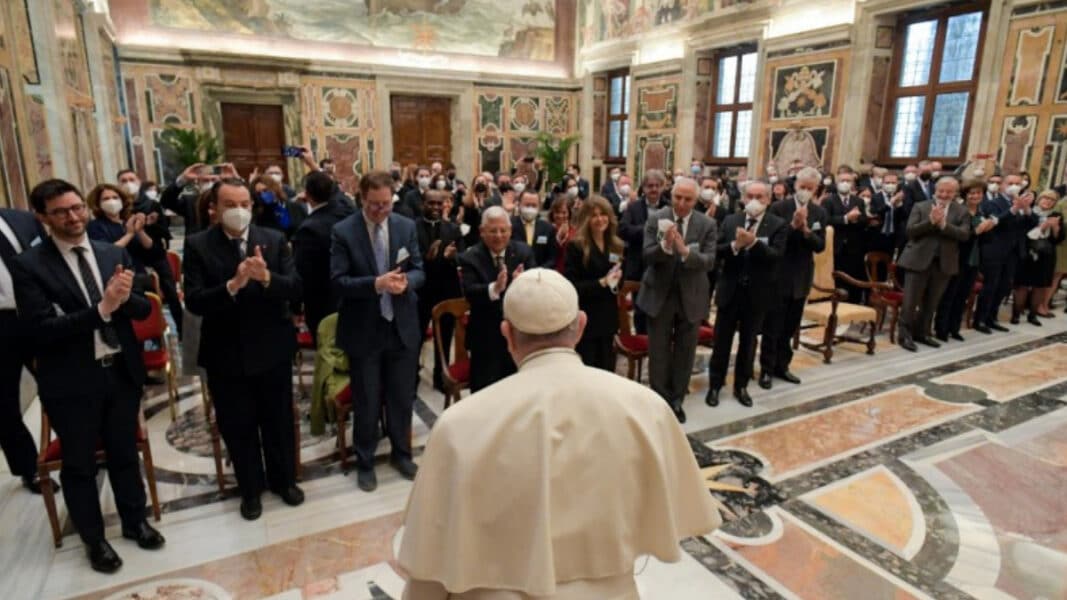  El Papa a los verificadores católicos: “Combatan las noticias falsas de la pandemia”