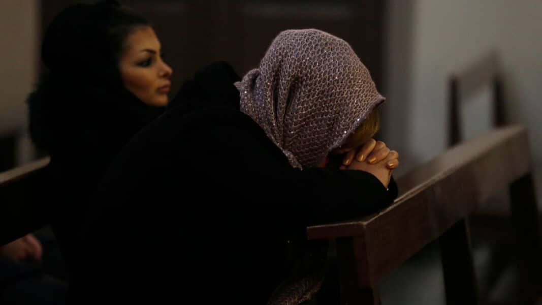 El régimen iraní podría abolir la ‘policía de la moral’