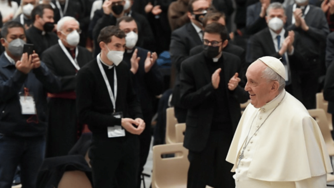 cambios canónicos Papa Francisco descentralización