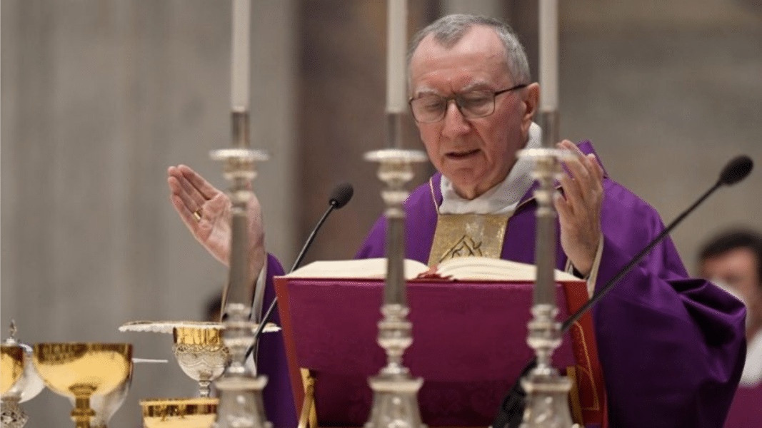 Parolin desmiente estar preparando nuevas restricciones a la Misa Tradicional