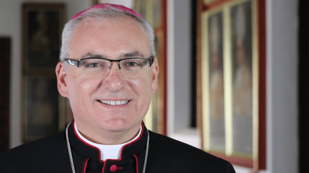 Obispo de Jaén: «Merece la pena entregarse a Dios»