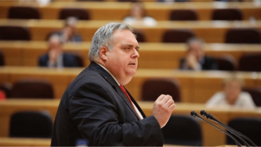 Un senador del PSOE, nuevo líder de los masones en España