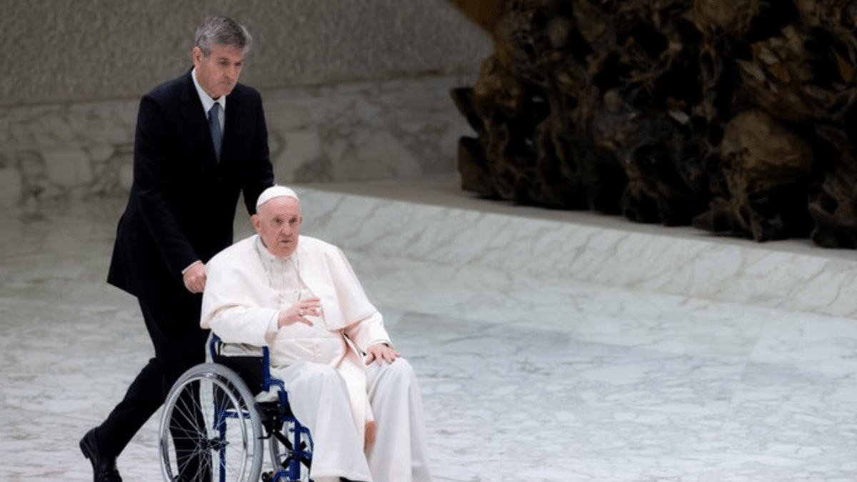 Papa Francisco silla de ruedas