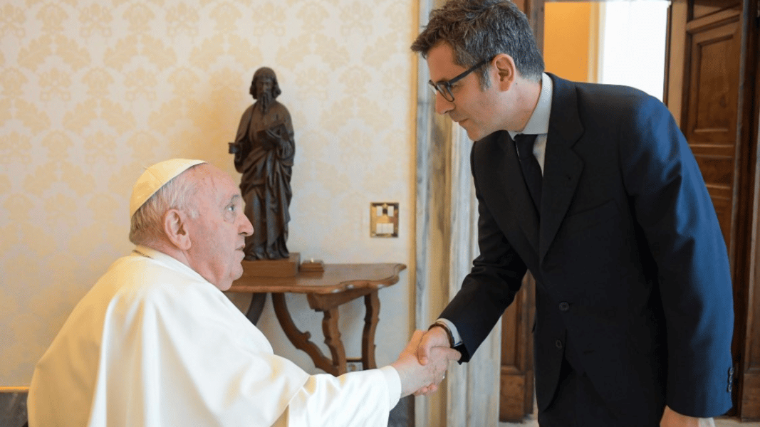 Bolaños destaca de Francisco que «es una figura que trasciende de la Iglesia católica»