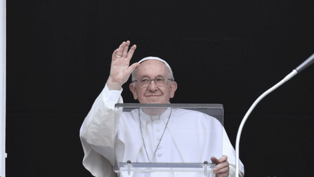 Francisco: «Al calor de la presencia del Señor, nuestra vida cambia»