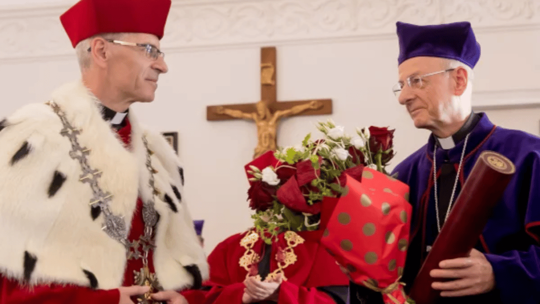 El prelado del Opus Dei recibe el doctorado honoris causa de la Facultad Pontificia de Teología de Breslavia (Polonia)