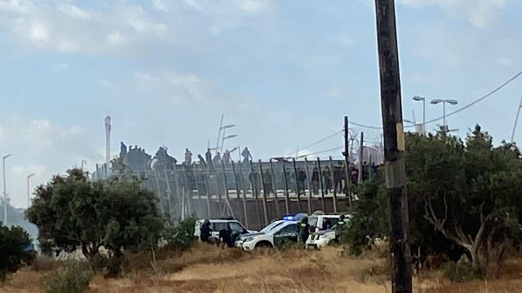 Los obispos españoles afirman que quienes saltan las fronteras de España ilegalmente «no son invasores»