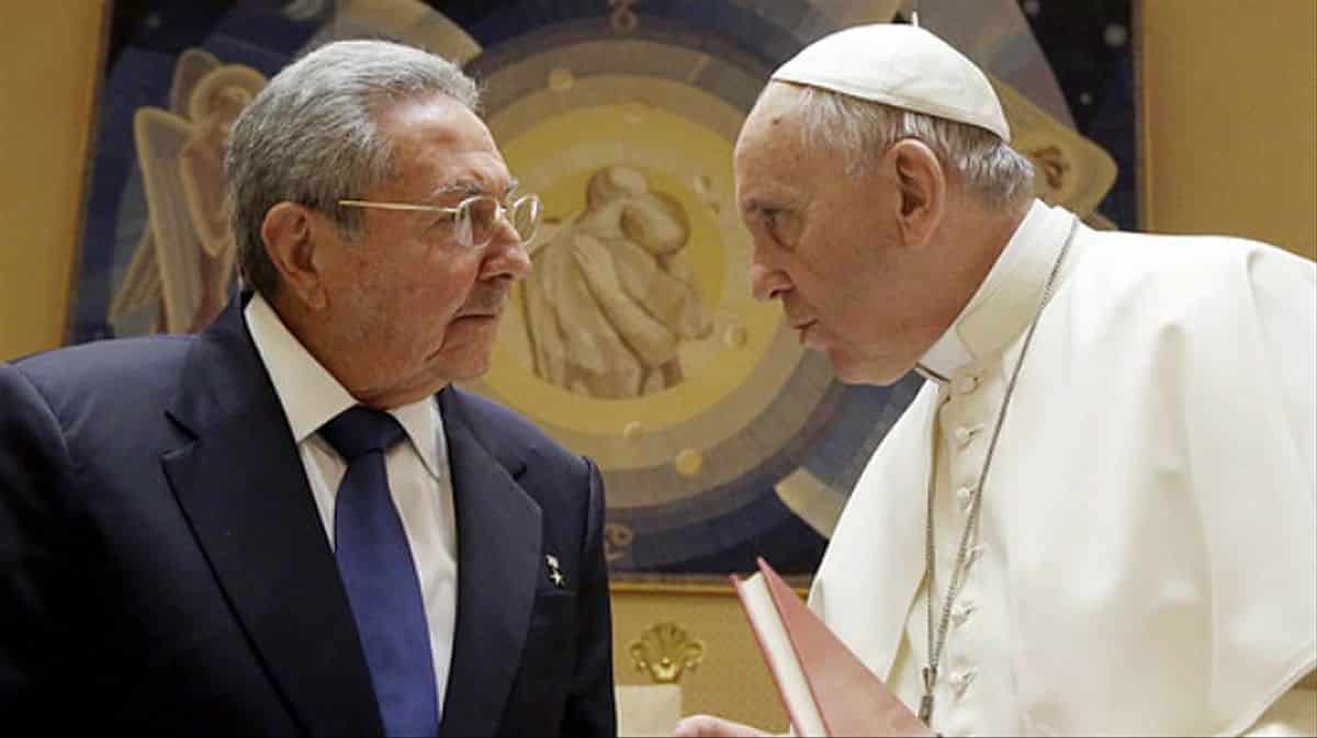 Papa Francisco y Raúl Castro