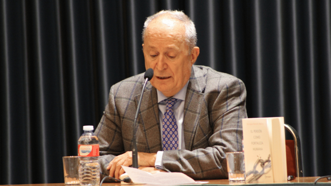 Fallece el sacerdote jesuita Fernando García de Cortázar