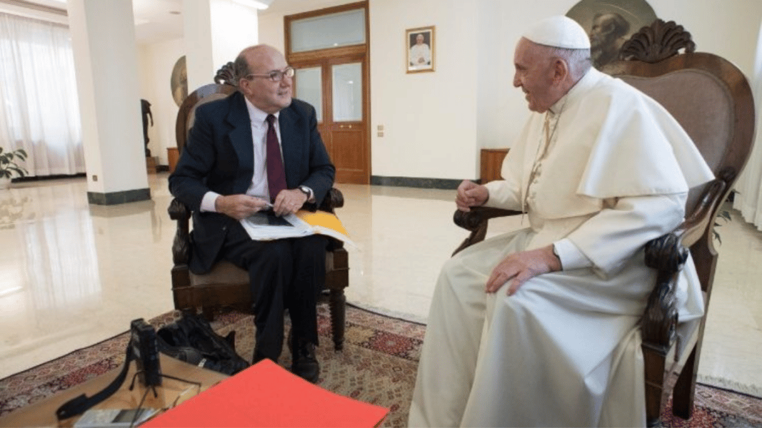 El Papa anuncia que dos mujeres participarán en la elección de los obispos