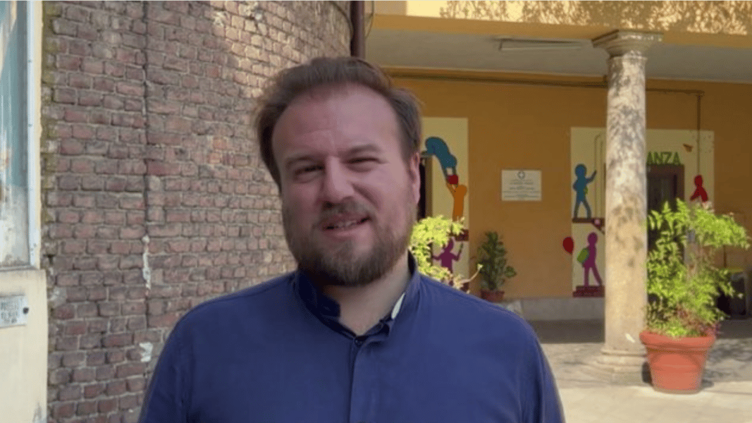 La Fiscalía abre una investigación contra el sacerdote italiano que celebró Misa en el mar; ya ha pedido disculpas