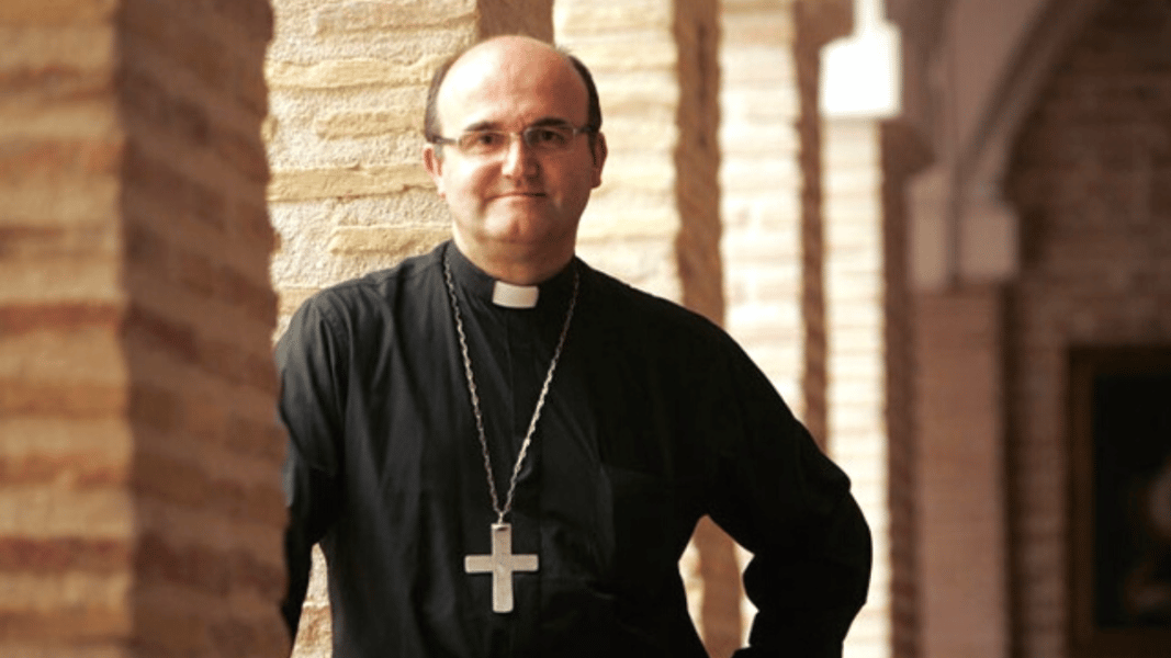 Munilla denuncia que en España «no hay Constitución» ni «es verdad que exista separación de poderes»