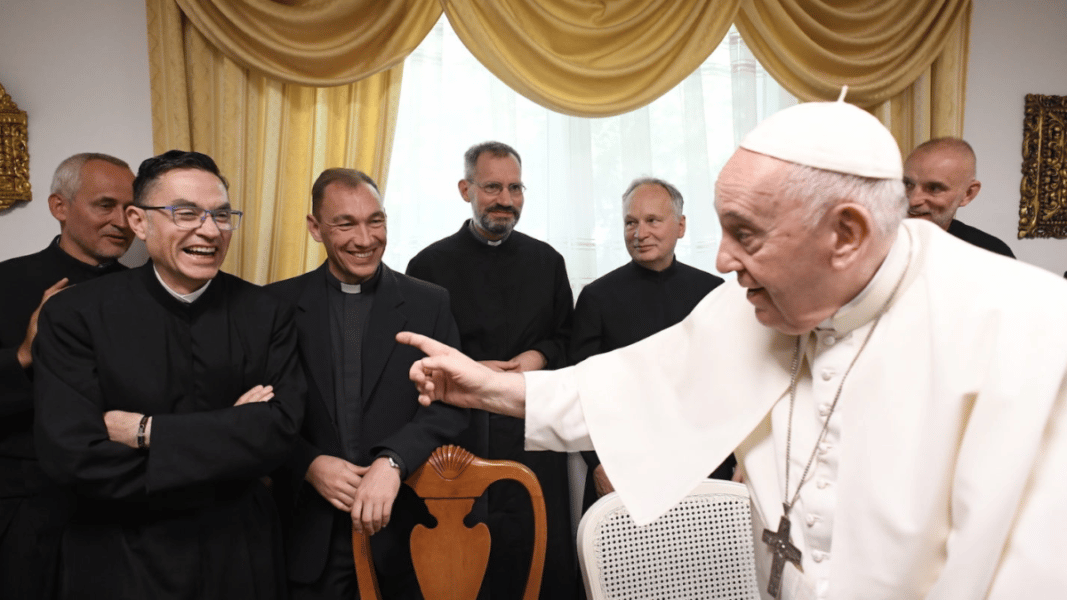 Francisco: «Uno de los problemas de algunos seminarios es que no se recibe a gente normal»