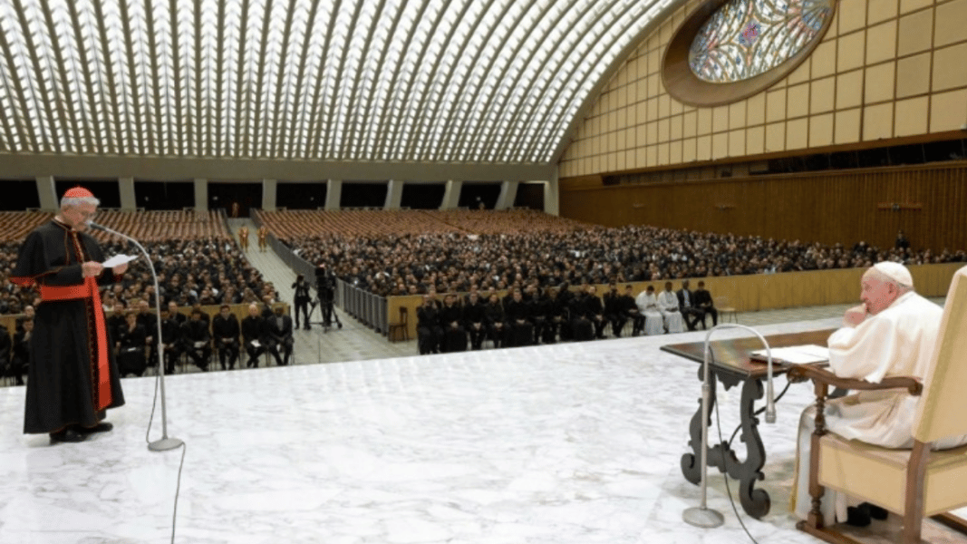 Francisco a un grupo de curas sobre la pornografía: «El diablo entra por ahí y debilita el corazón sacerdotal»