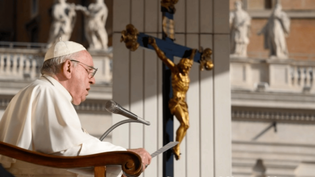 El Papa: «Las vidas de los santos constituyen una ayuda preciosa para reconocer el estilo de Dios en la propia vida»