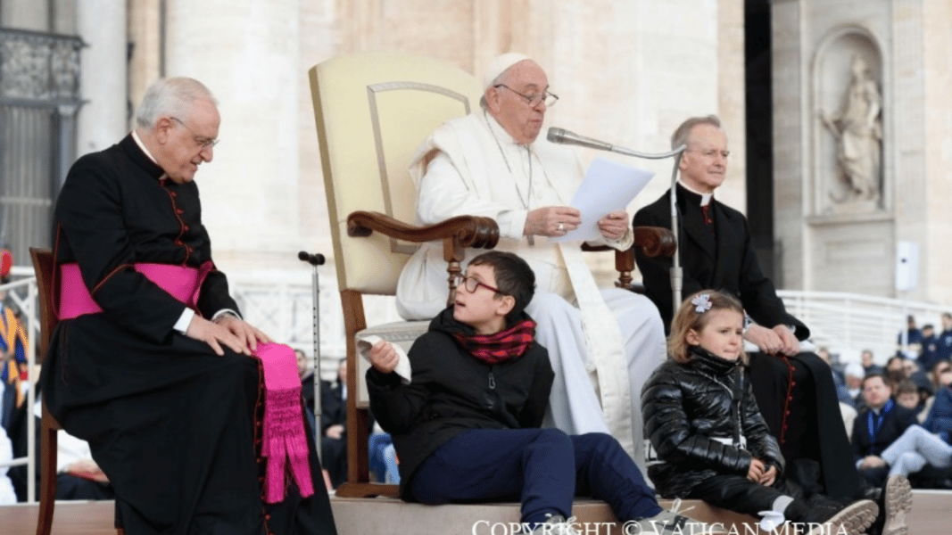 Francisco sobre su viaje a Baréin: «Diálogo, encuentro y camino»