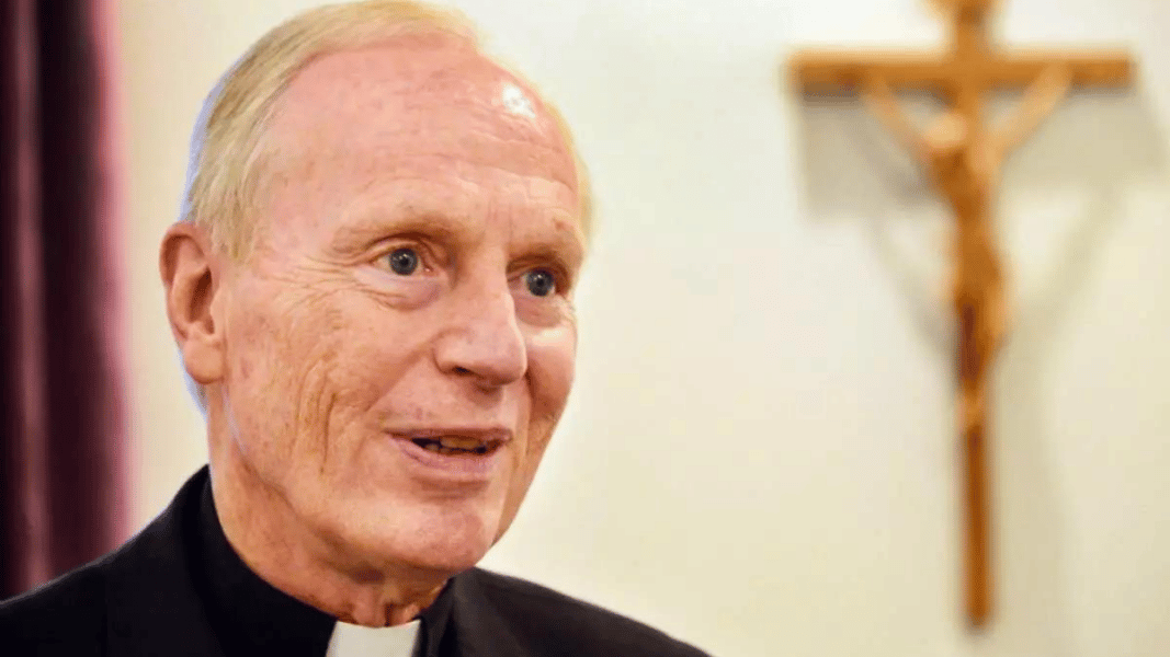 El obispo emérito de Albany se casa civilmente a los 84 años