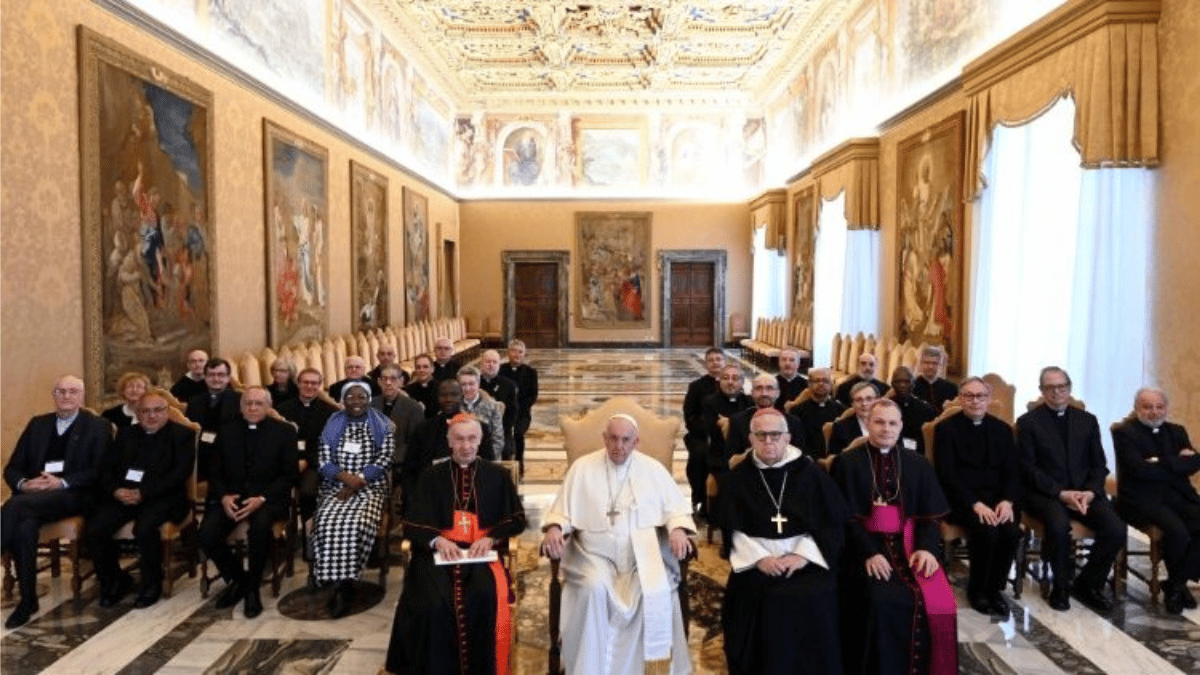 El Papa y los miembros de la CTI