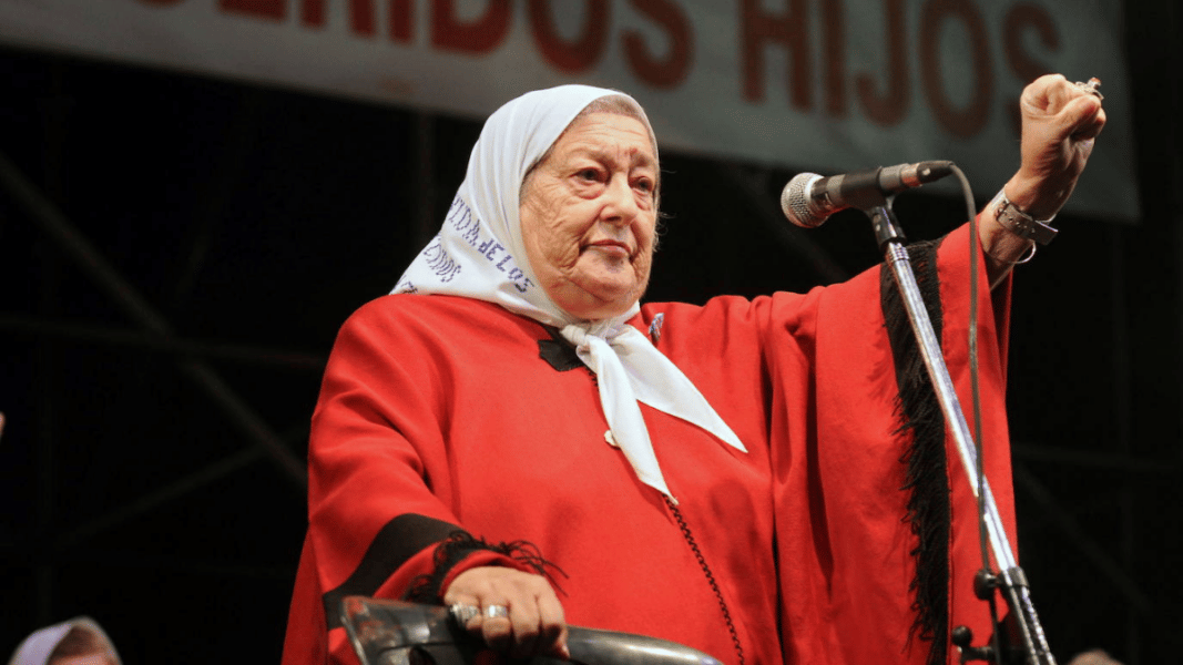 Francisco elogia “todo el bien realizado” en la muerte de la comunista Hebe Bonafini