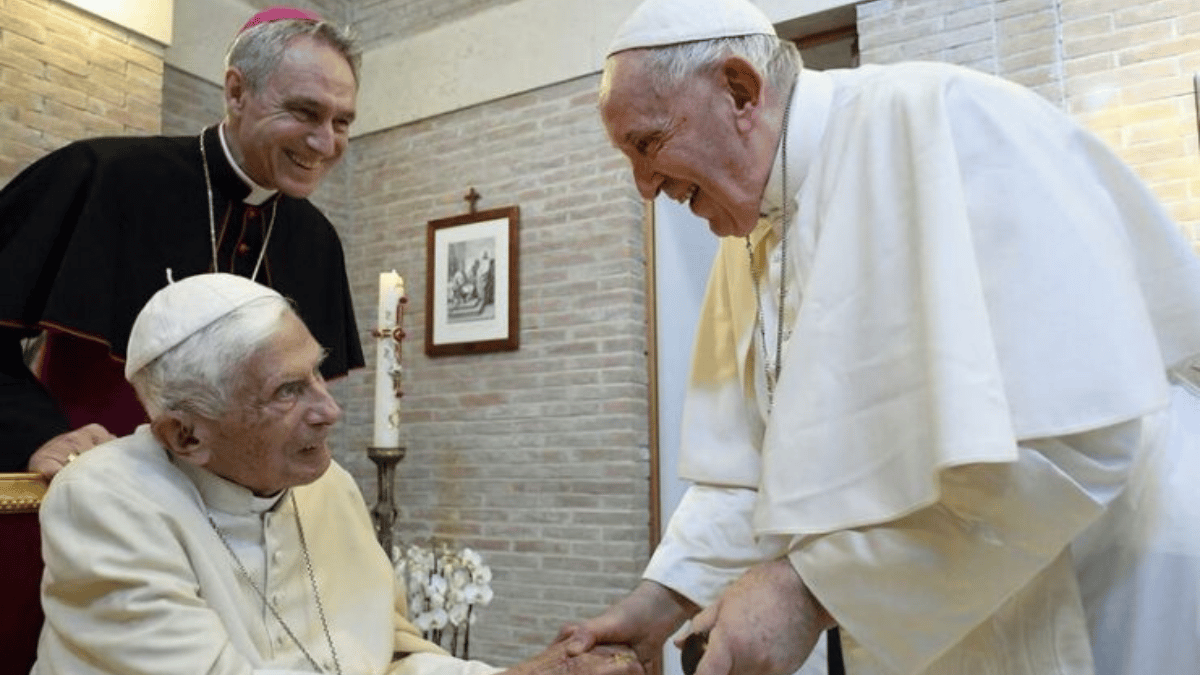 Benedicto XVI, FRrancisco y Gänswein