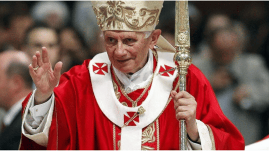 Benedicto XVI tras su renuncia, autor de homilías inéditas