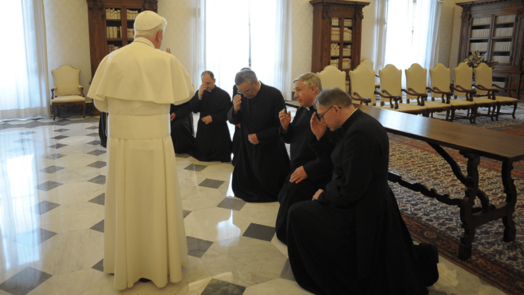 Benedicto XVI escribió una «una carta de aliento» a la FSSP
