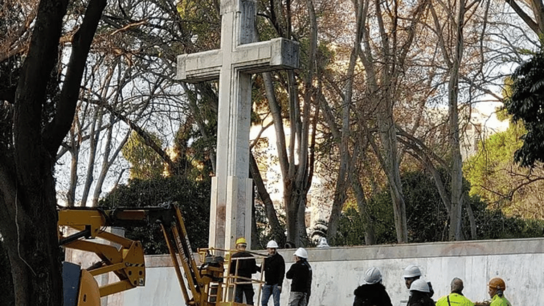 PSOE y Compromís se gastan 60.000 euros para derribar cruz de Ribalta