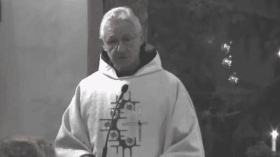 Sancionan a un monje en Alemania por predicar contra la ideología de género