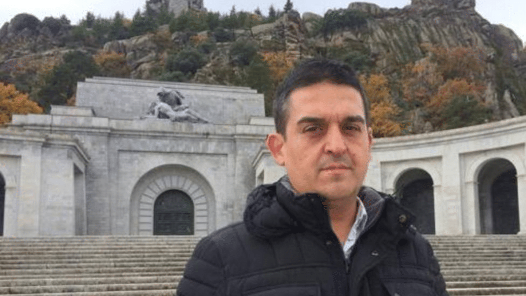 Abogados Cristianos se querella contra el senador que pedía volar con dinamita la cruz del Valle de los Caídos