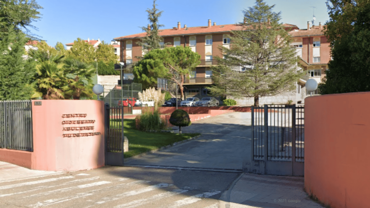 Imagen del exterior del Teologado de Ávila en Salamanca
