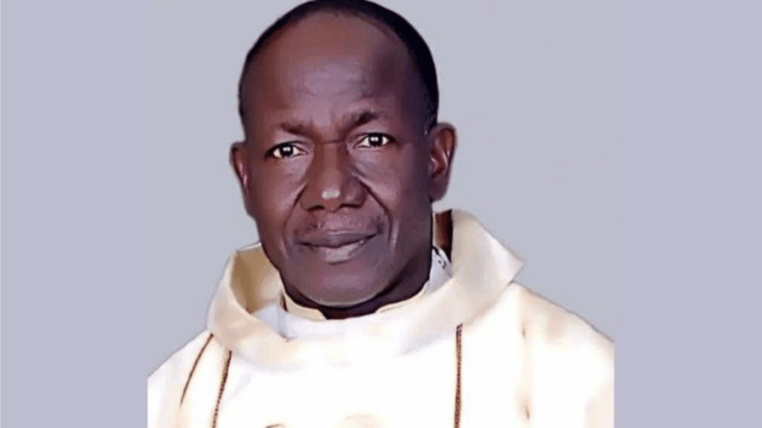 Queman vivo a un sacerdote en Nigeria dentro de la casa parroquial